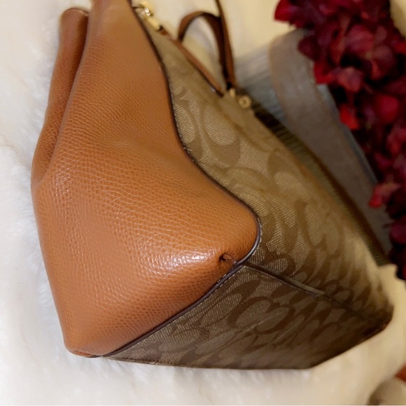 COACH Monogram Leather Bag - Picture 10 of 10